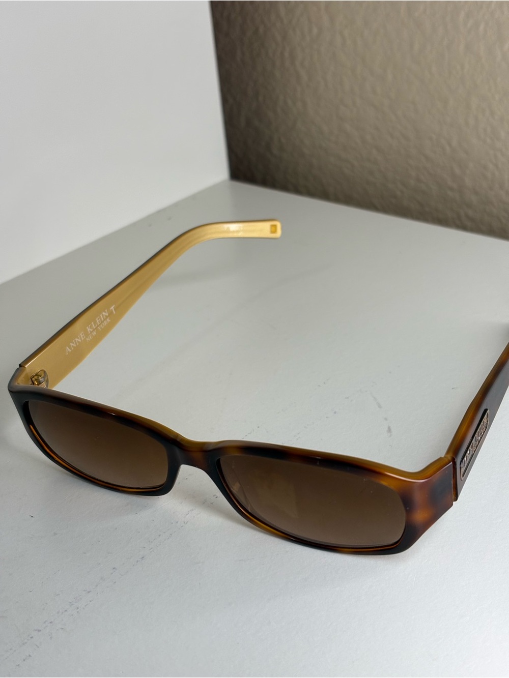 Anne Klein NY Tortoiseshell Rectangular Sunglasses Brown Gradient Y2K Frames